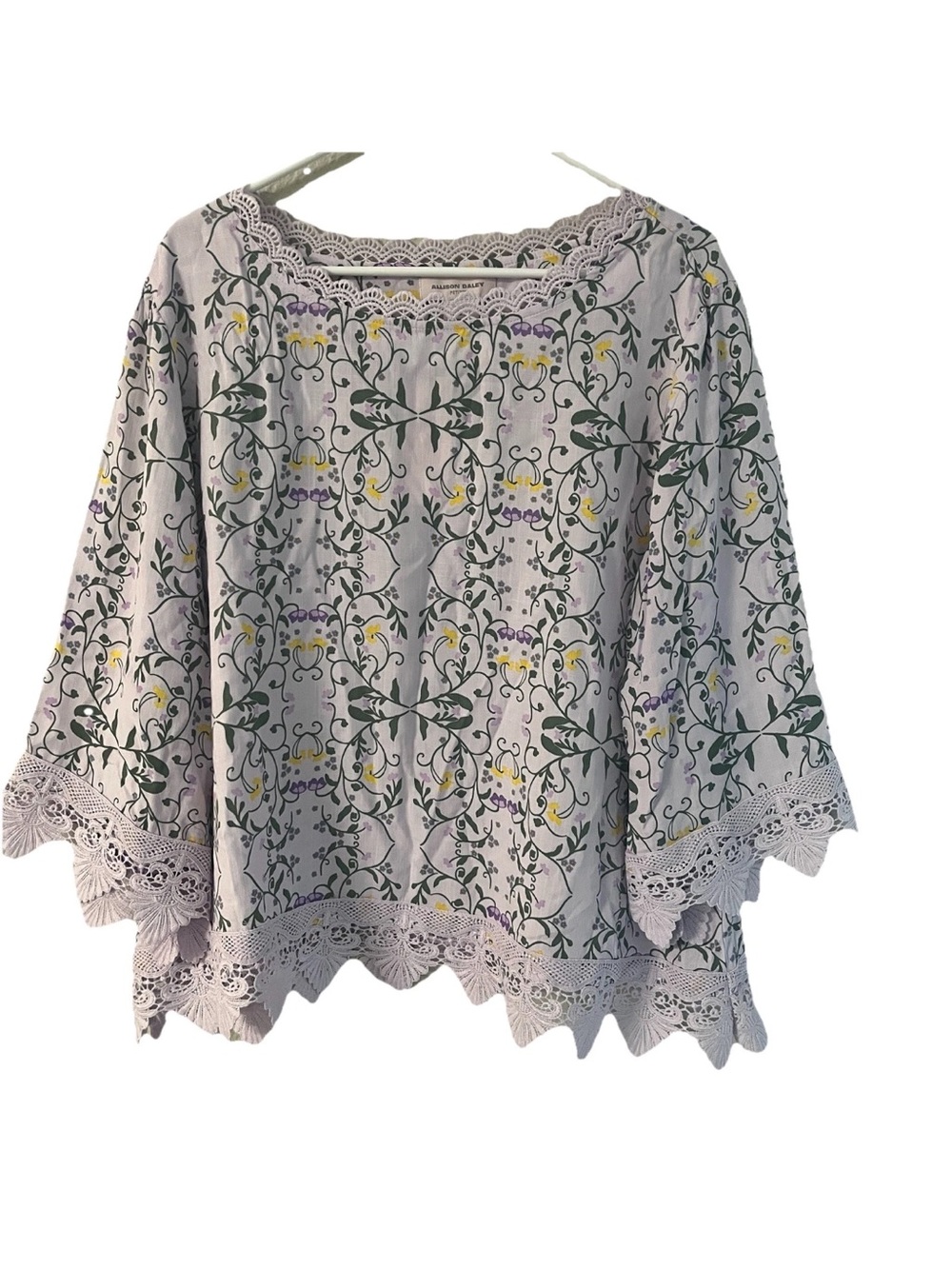 NWT Allison Daley Women's Lilac Floral Top Size Petite XL Crochet Trim Flowy